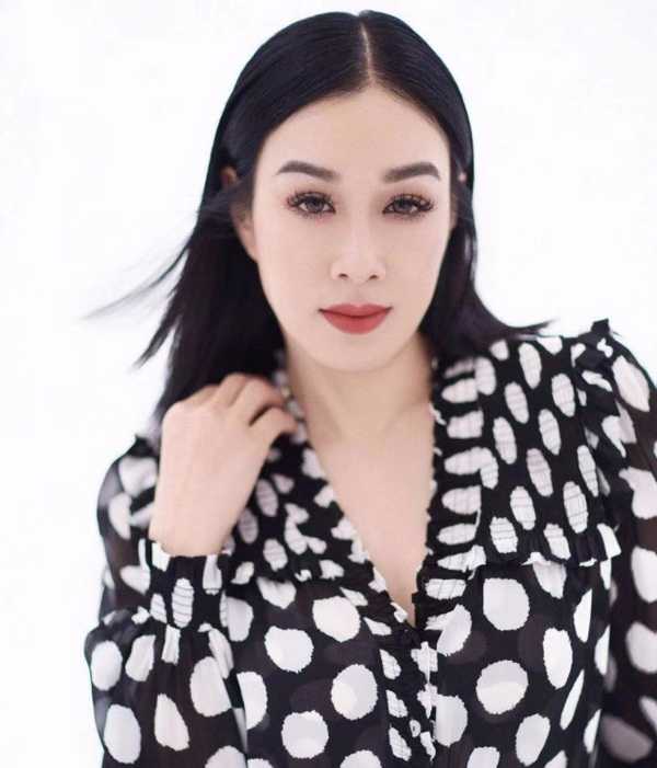 钟丽缇与俩女儿写真 三人靓丽同框胜似姐妹