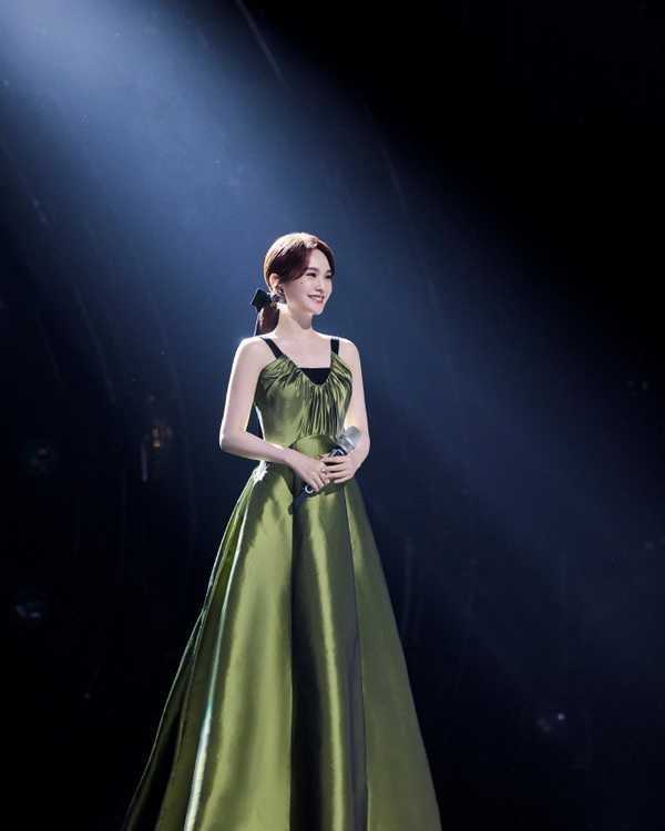 广东妹子杨丞琳登上声生不息舞台 惊艳献唱《越难越爱》