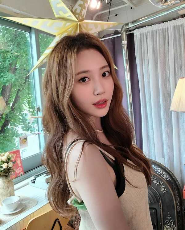 “S型丰满身材”，30岁韩国女星金亚荣Yura