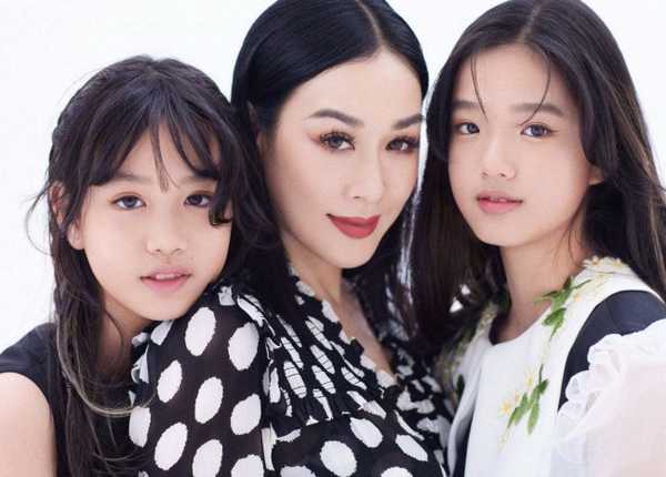 钟丽缇与俩女儿写真 三人靓丽同框胜似姐妹