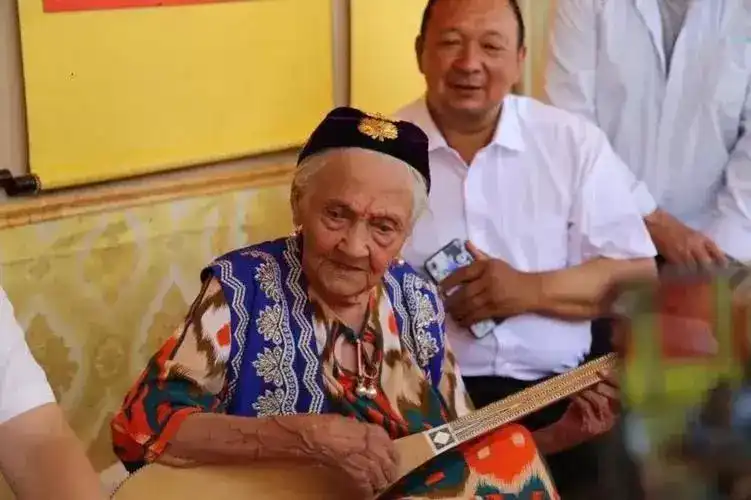 “中国第一寿星”135岁的她：养生7个习惯，看看都是什么