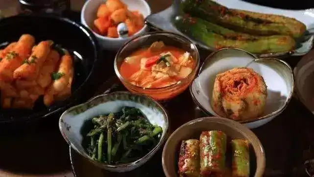 韩国人为什么喜欢吃泡菜（韩国人为什么要吃泡菜，现实的无奈是残酷的…..）