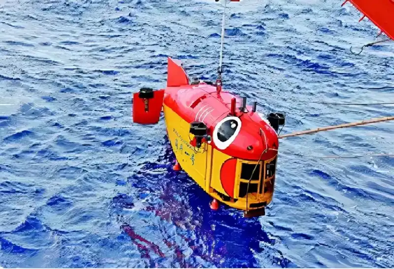 中国下潜最深的潜水器：下潜深度达10908米