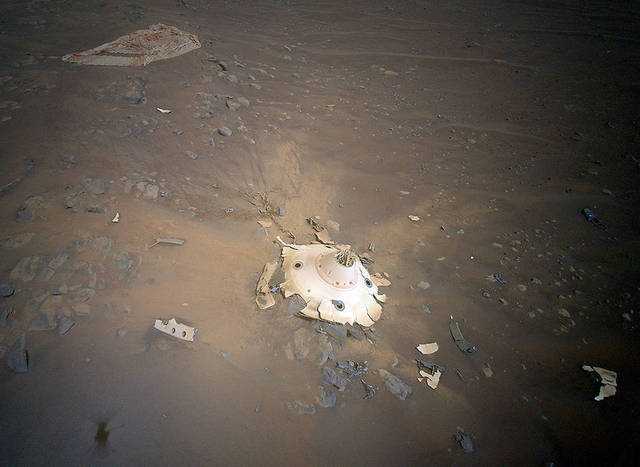美国宇航局的火星直升机发现了帮助恒心漫游者着陆的装备