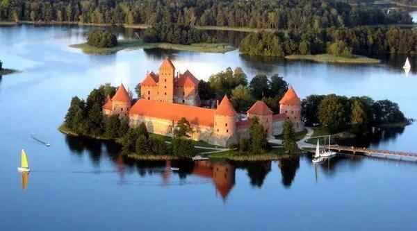 立陶宛 · 夕阳照耀特拉凯城堡