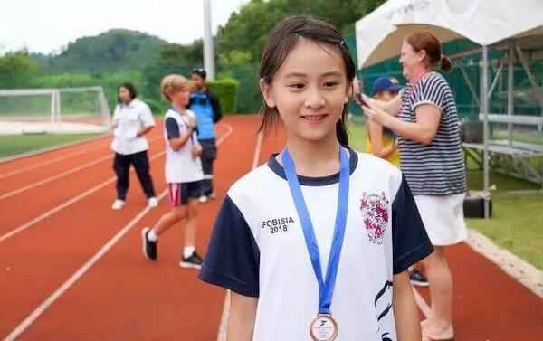 从风一样的女孩到亭亭玉立的姑娘丨田雨橙