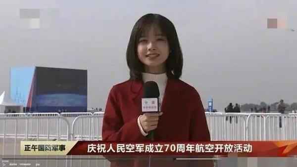 央视最美女记者王冰冰走红，甜笑初恋脸