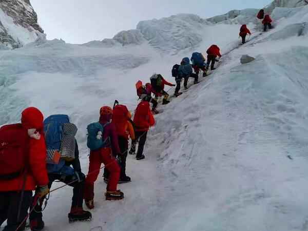 为何珠穆拉玛峰著名遇难者“绿靴子”“睡美人”无人敢安葬？