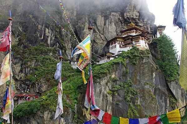 不丹是一个怎样的国家？不丹国王是国家元首吗？