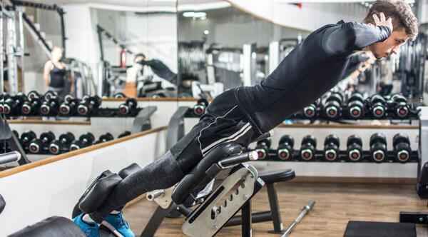 3个锻炼腰部的高效训练动作：锻炼腰部教程
