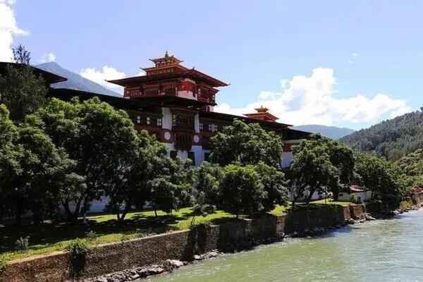 不丹是一个怎样的国家？去不丹旅游你需要知道这些