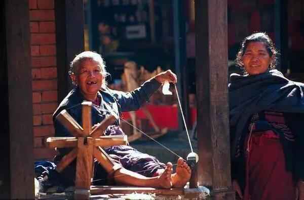 不丹贫穷落后没电没网，却很少发生打砸的事情，为什么？