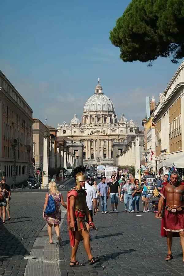 梵蒂冈人口及国土面积？梵蒂冈为什么没人敢打？梵蒂冈概况