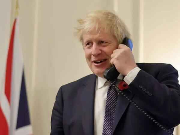 英国首相鲍里斯·约翰逊闹出个大乌龙，同时得罪了川普和拜登。川普：所以爱会消失对不对 ？