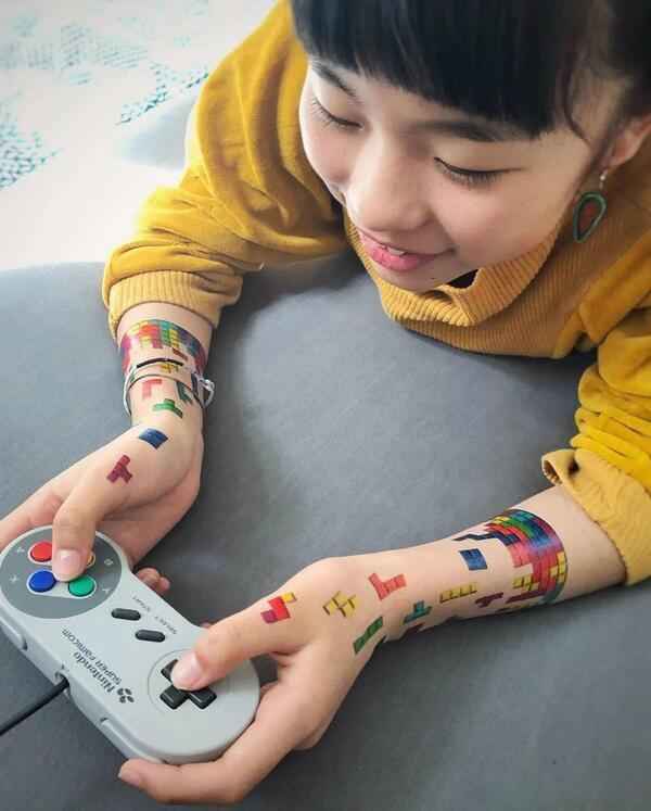 日本10岁女童文身师：“我给大人们文花臂，但我是个好孩子。”