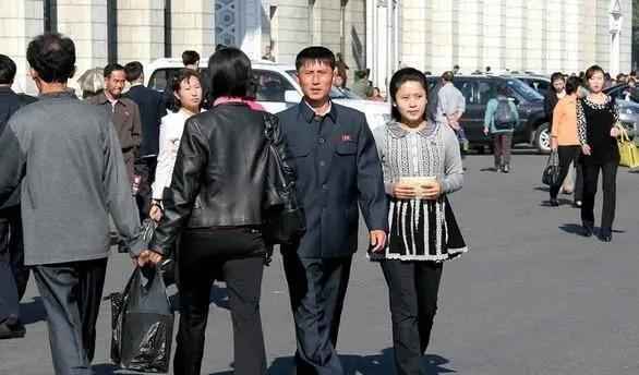 在朝鲜，老百姓可以出国旅行吗？朝鲜人购物时需要带钱吗？今天来讲讲朝鲜！