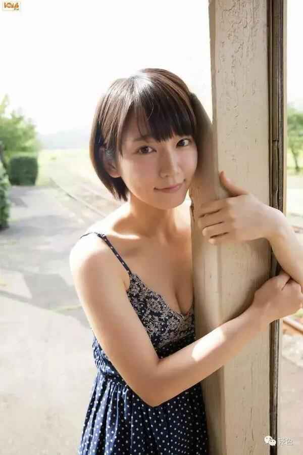 她是日本最美好的性感存在丨吉冈里帆