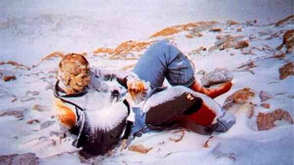 为何珠穆拉玛峰著名遇难者“绿靴子”“睡美人”无人敢安葬？