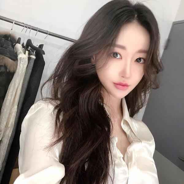 [instagram美女]韩国美女yun.jj优雅而不失妩媚