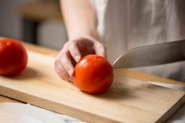 如何正确的切西红柿（切番茄3妙招完整不流汁）
