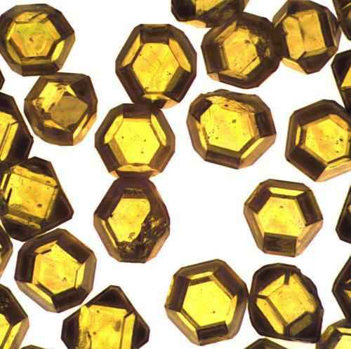 人造钻石怎么生产出来？人造钻石是什么材料做成的？