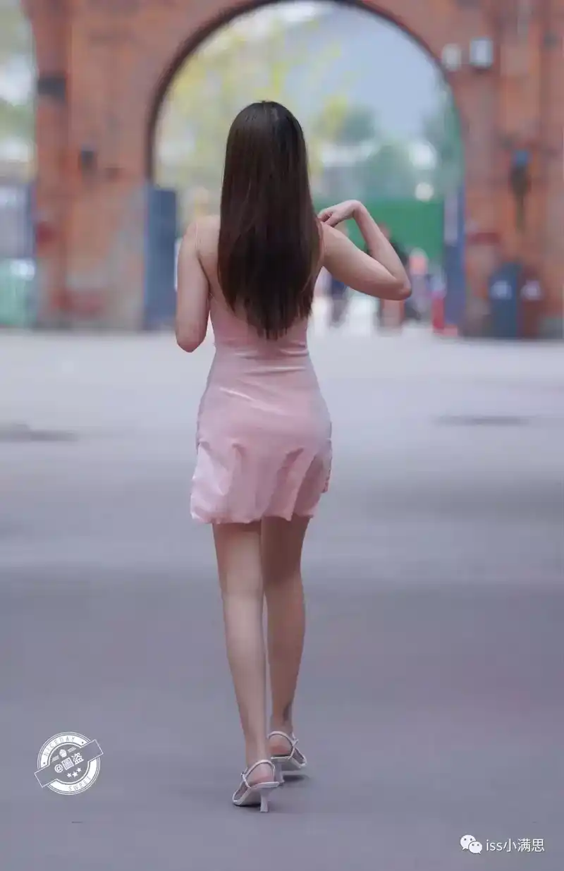 时尚街拍|粉色连衣裙