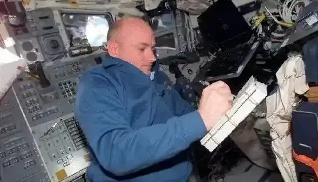 为什么宇航员在太空不用铅笔？圆珠笔在太空中能使用吗？