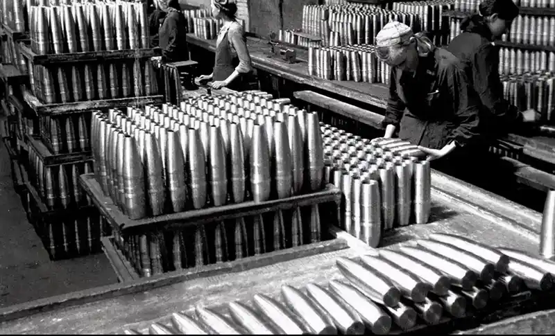 涨姿势：前苏联强大到什么地步？看冷战时期，苏联的钢铁产量有多猛