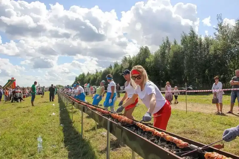 世界之最：吉尼斯世界纪录-最长的烤肉串