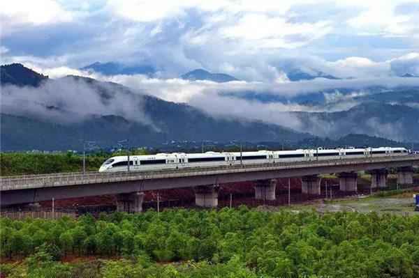 郑万高铁和西武高铁建成通车将对襄阳的发展起到重要的作用