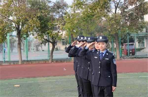 辅警转正式警察的条件有哪些(辅警转正式警察并不是很难)