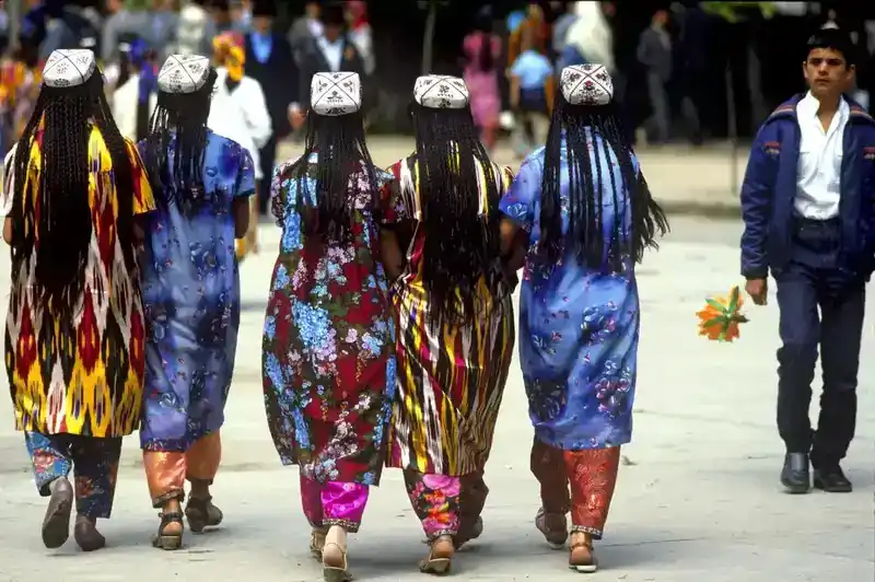 乌兹别克女人漂亮吗？乌兹别克女人的辫子去哪儿了？