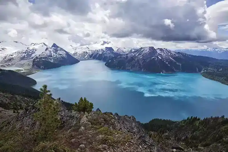 加拿大最美的湖：7个必去的加拿大最美湖泊！看的眼花缭乱