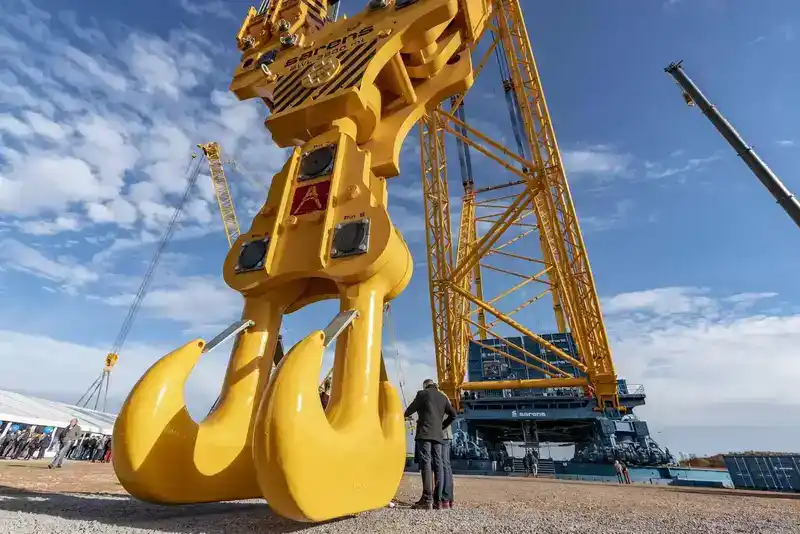世界上最大的起重机有多大？能吊多少吨？