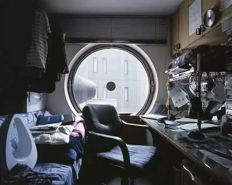 日本胶囊屋：荒废的日本另类公寓