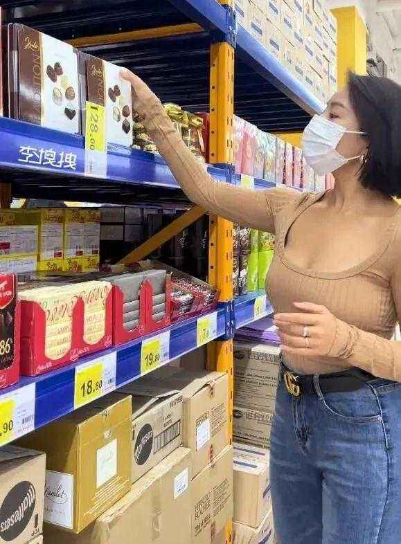 现在女生逛超市这么内卷了吗？