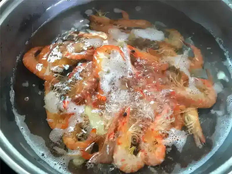 煮大虾是冷水下锅还是开水下锅（水煮大虾的正确做法，附详细步骤）
