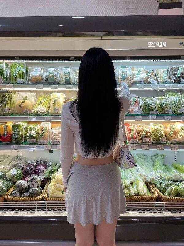 现在女生逛超市这么内卷了吗？