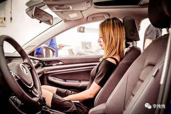 女人胸大有哪些烦恼？会影响开车吗？