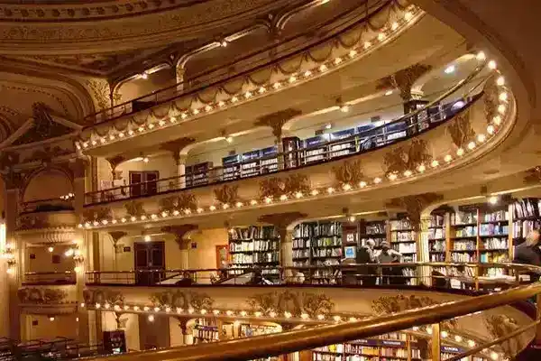 全球最美的书店在哪里（盘点全球十大最美的书店）