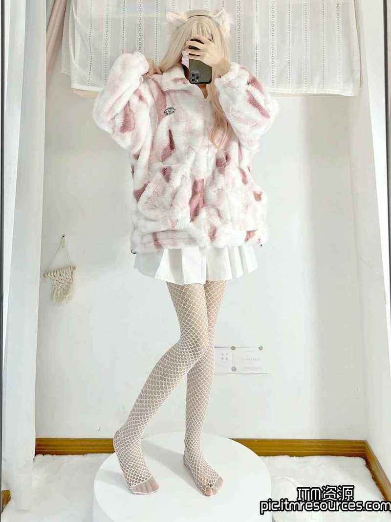 白毛的白网袜超短裙可爱小萝莉美图