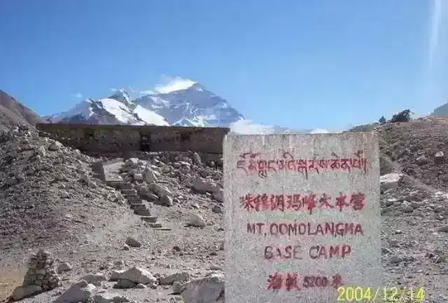 珠穆朗玛峰是不是世界最高峰（珠穆朗玛峰海拔多少米）