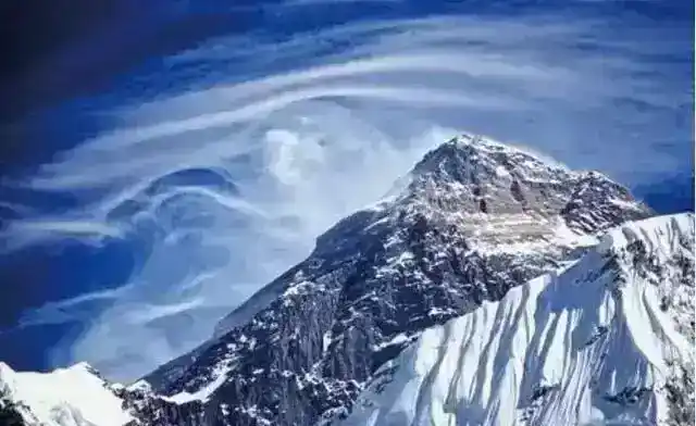 珠穆朗玛峰是不是世界最高峰（珠穆朗玛峰海拔多少米）
