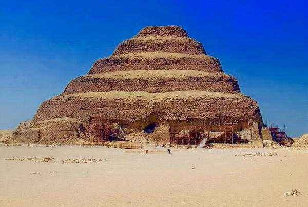 埃及金字塔上的巨石是怎么建成的?专家也大吃一惊